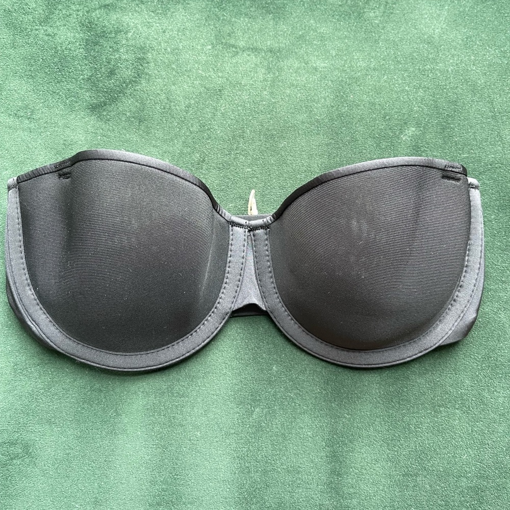 SKIMS Black Seamless Strapless Bra